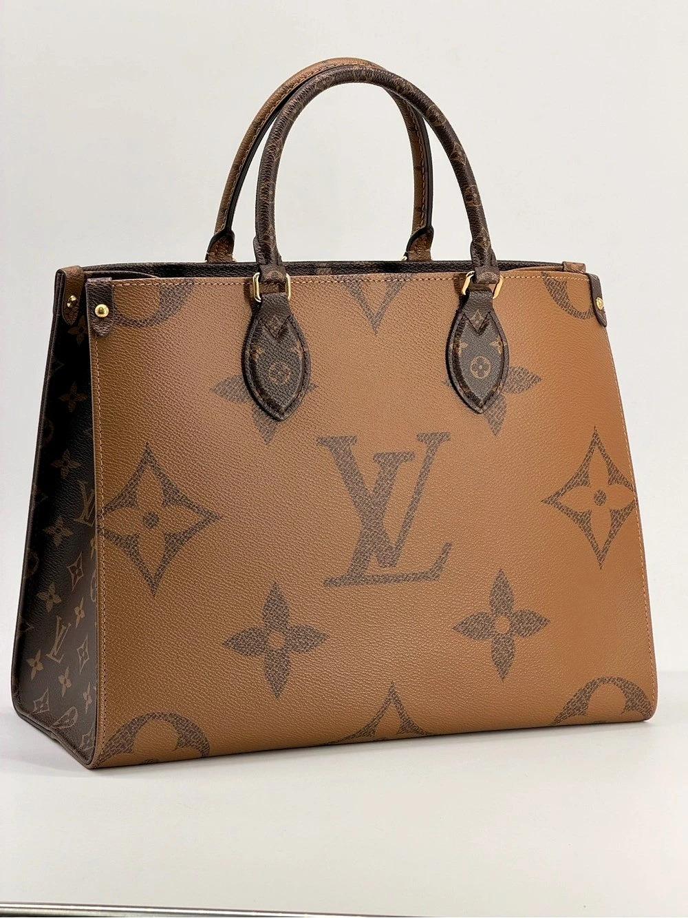 Louis Vuitton Onthego MM Monogram Reverse Tote Bag